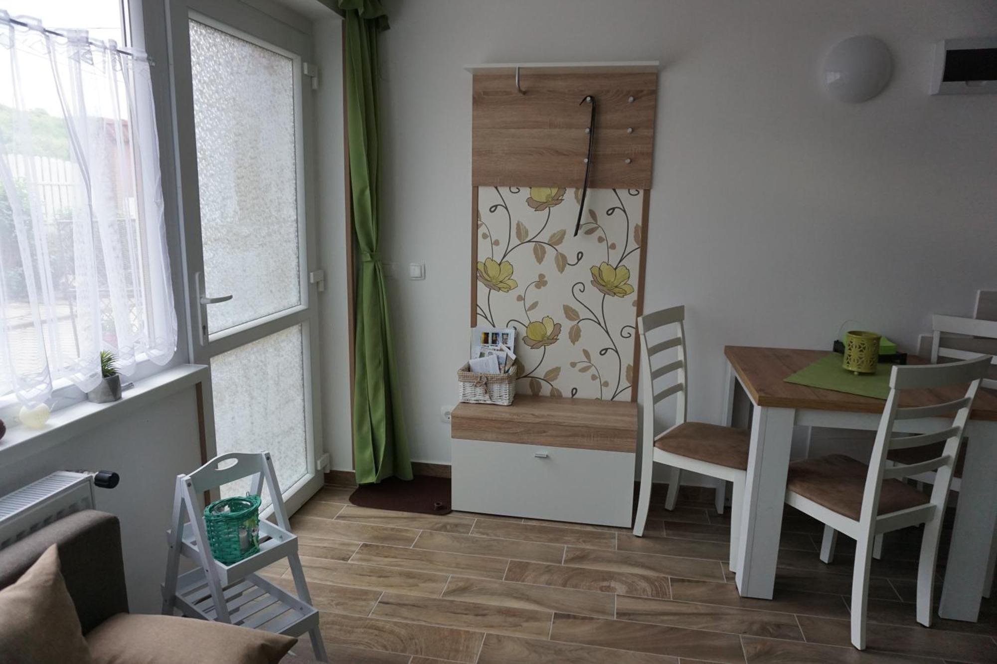 Berc Apartman Egerszalók Buitenkant foto
