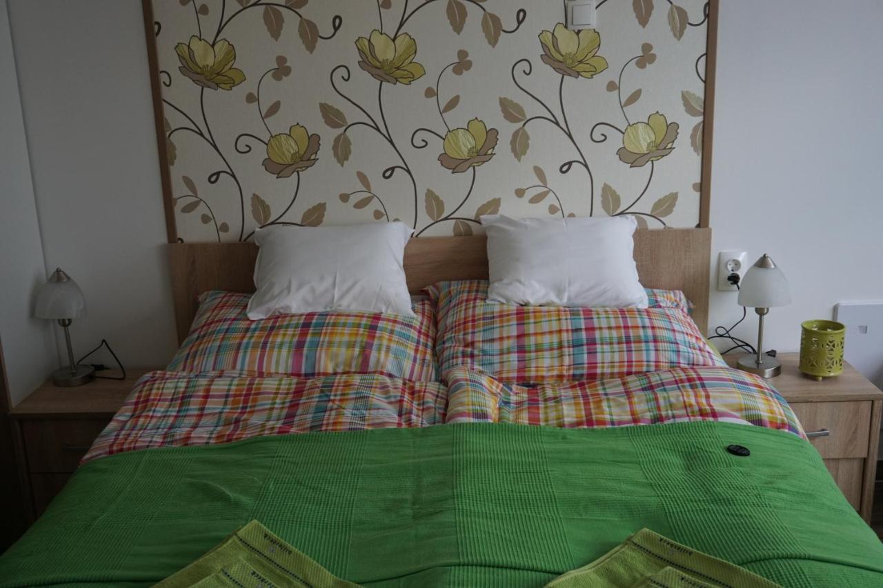 Berc Apartman Egerszalók Buitenkant foto