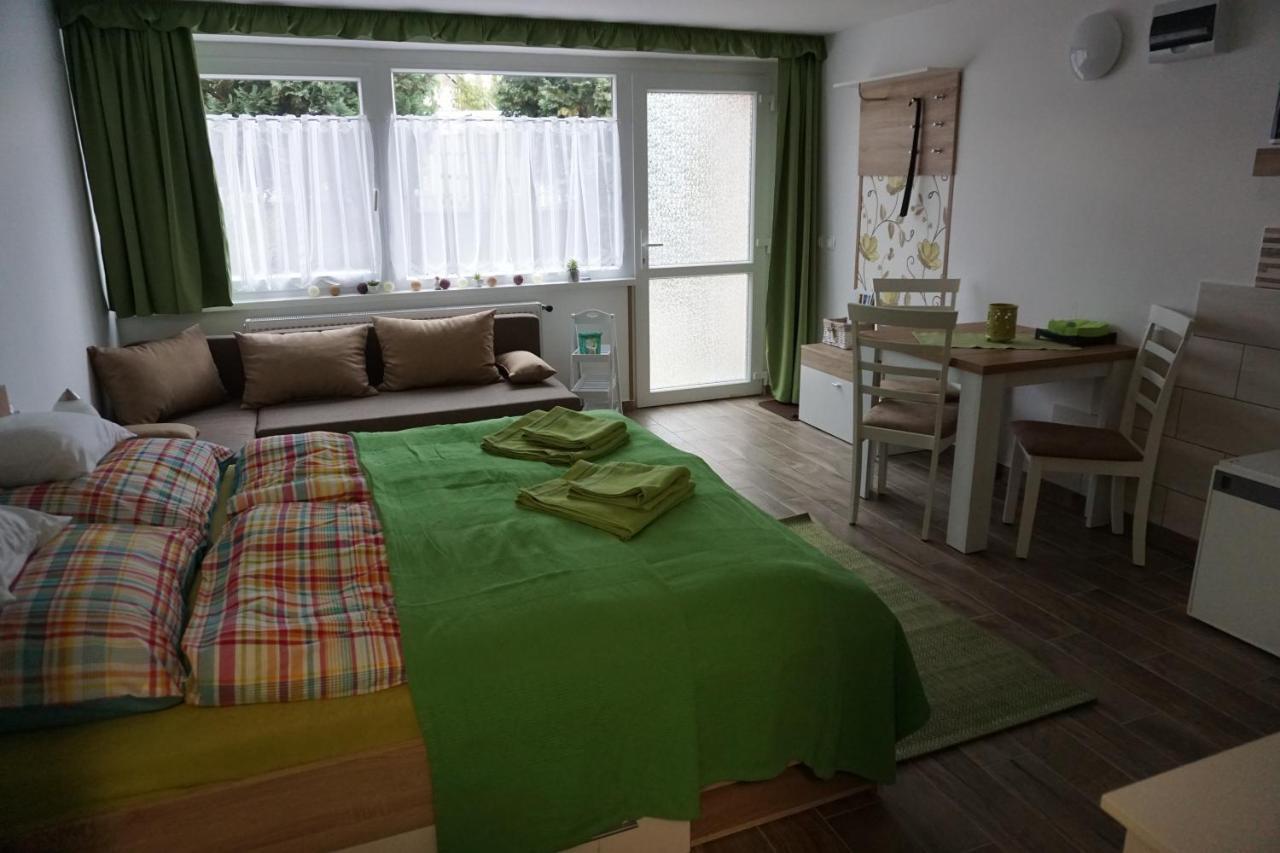 Berc Apartman Egerszalók Buitenkant foto