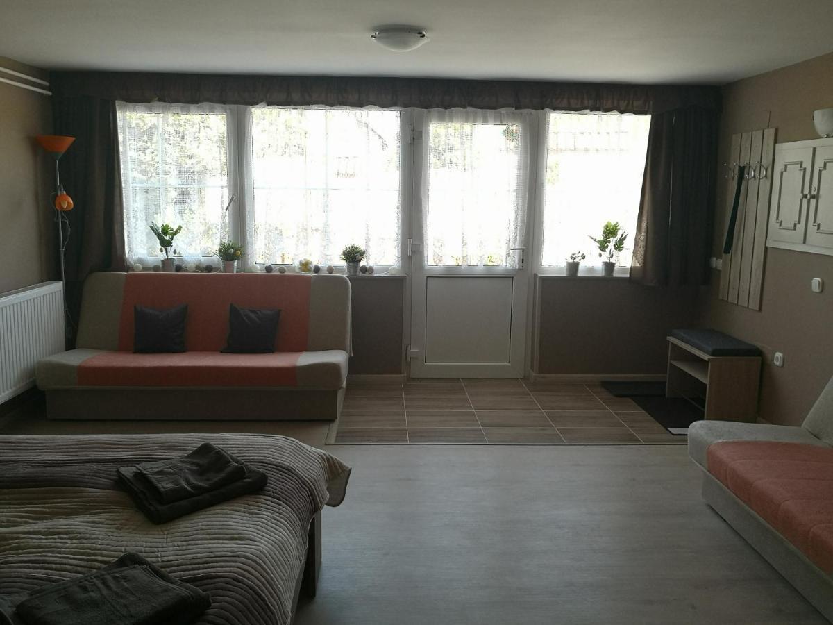 Berc Apartman Egerszalók Buitenkant foto
