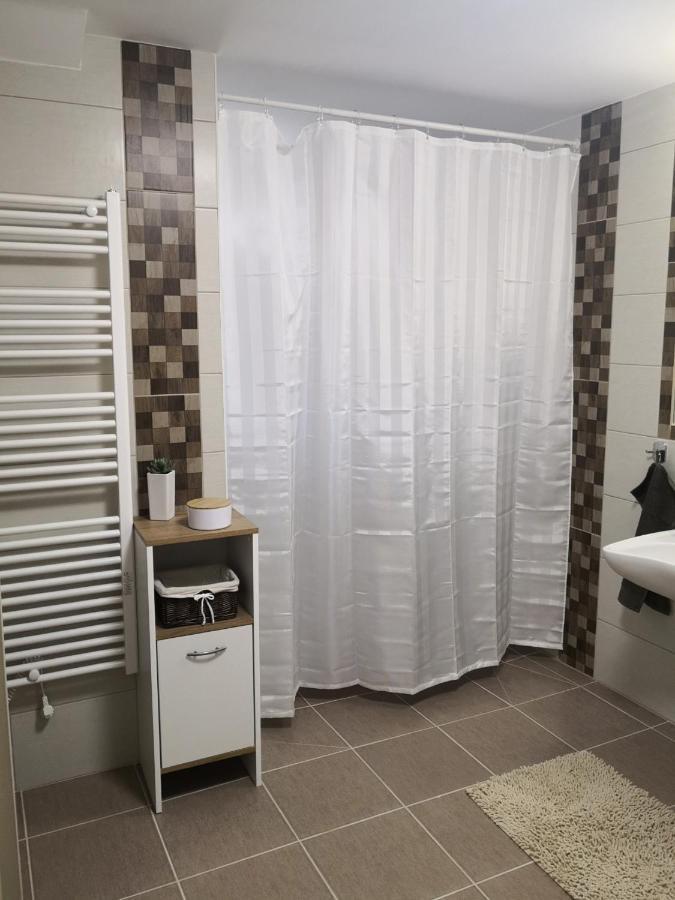 Berc Apartman Egerszalók Buitenkant foto