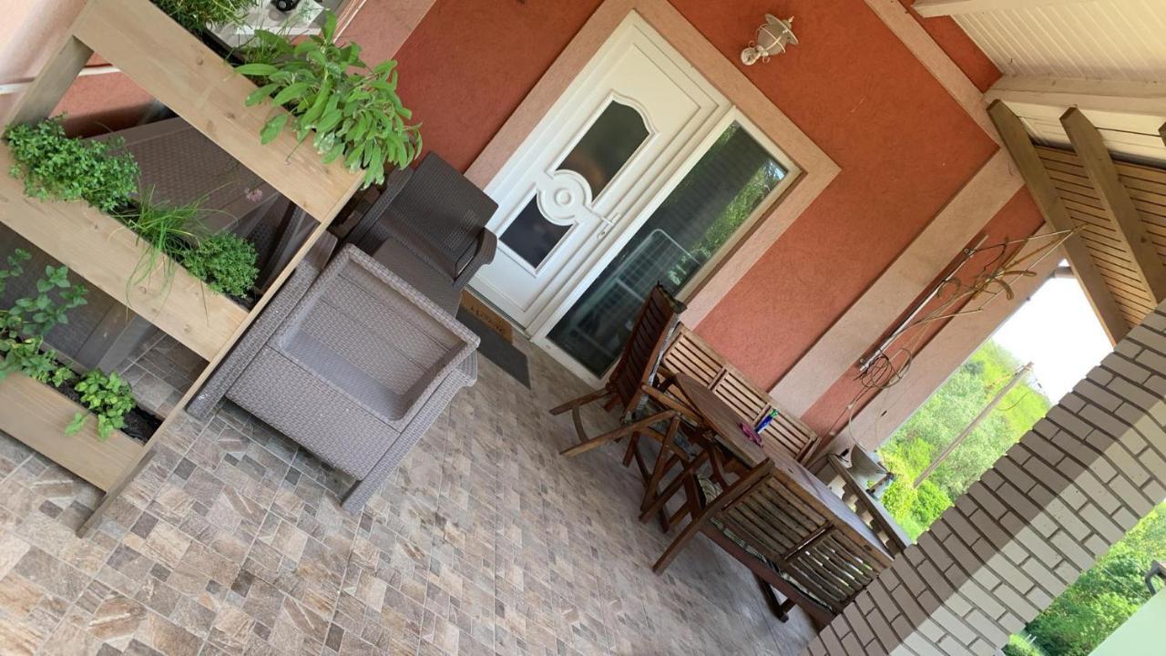 Berc Apartman Egerszalók Buitenkant foto