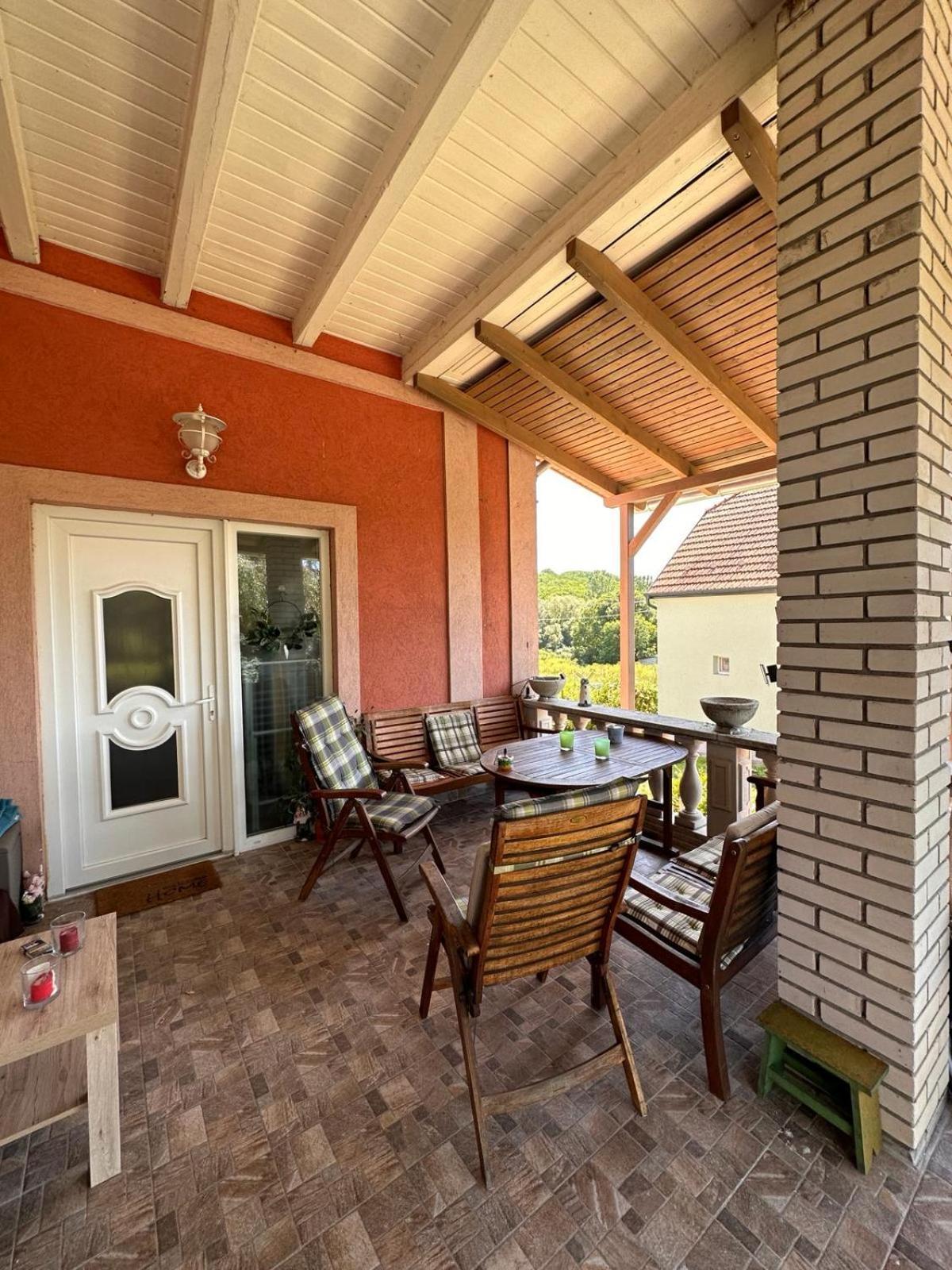 Berc Apartman Egerszalók Buitenkant foto