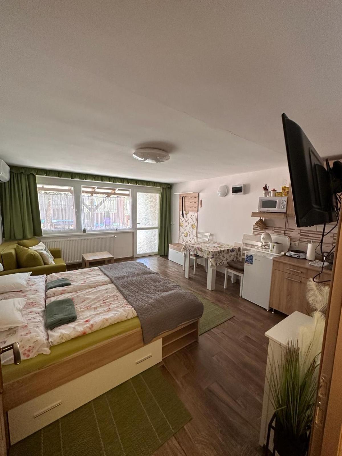 Berc Apartman Egerszalók Kamer foto