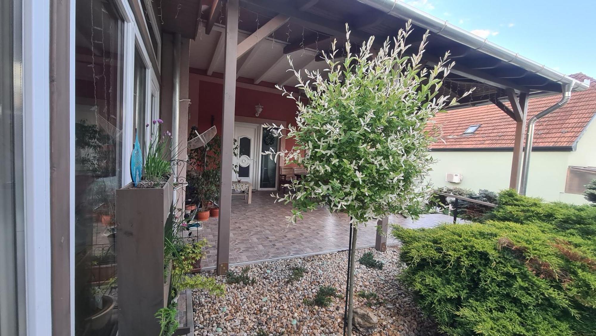 Berc Apartman Egerszalók Buitenkant foto