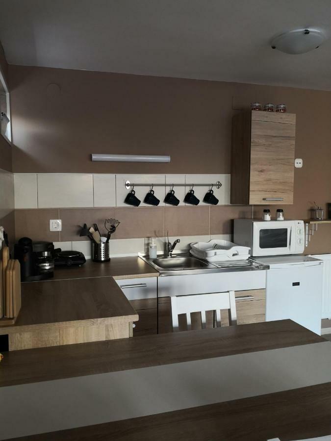 Berc Apartman Egerszalók Buitenkant foto