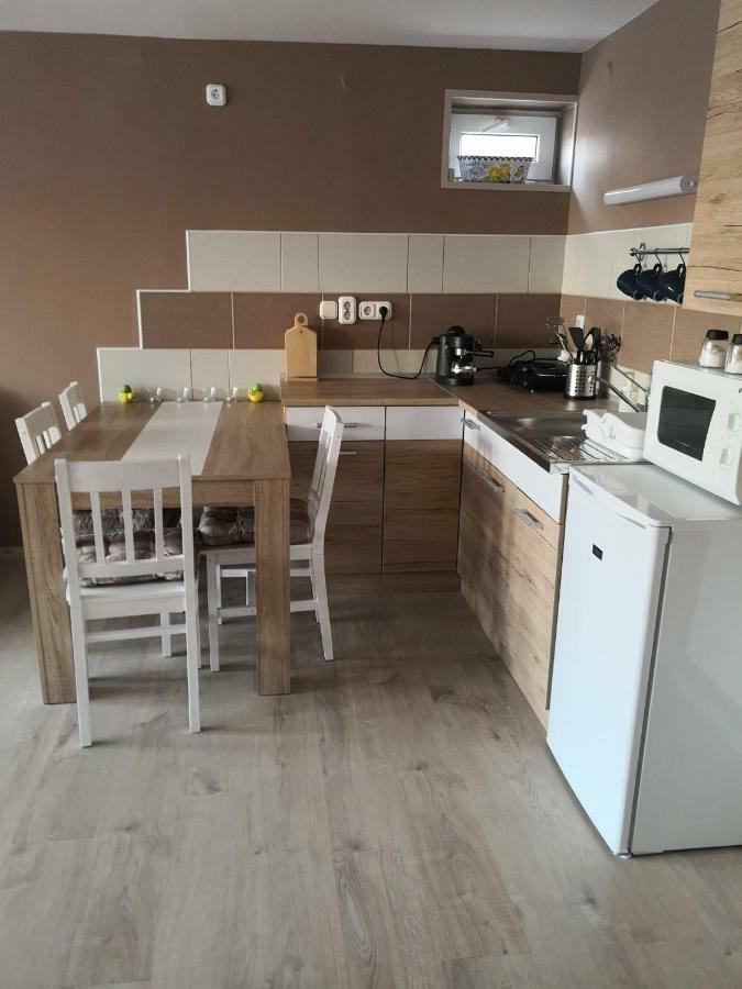 Berc Apartman Egerszalók Buitenkant foto