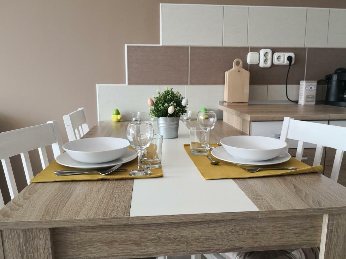 Berc Apartman Egerszalók Buitenkant foto