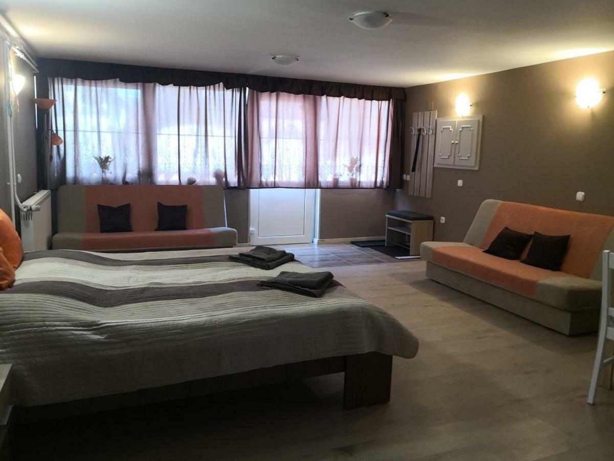 Berc Apartman Egerszalók Buitenkant foto