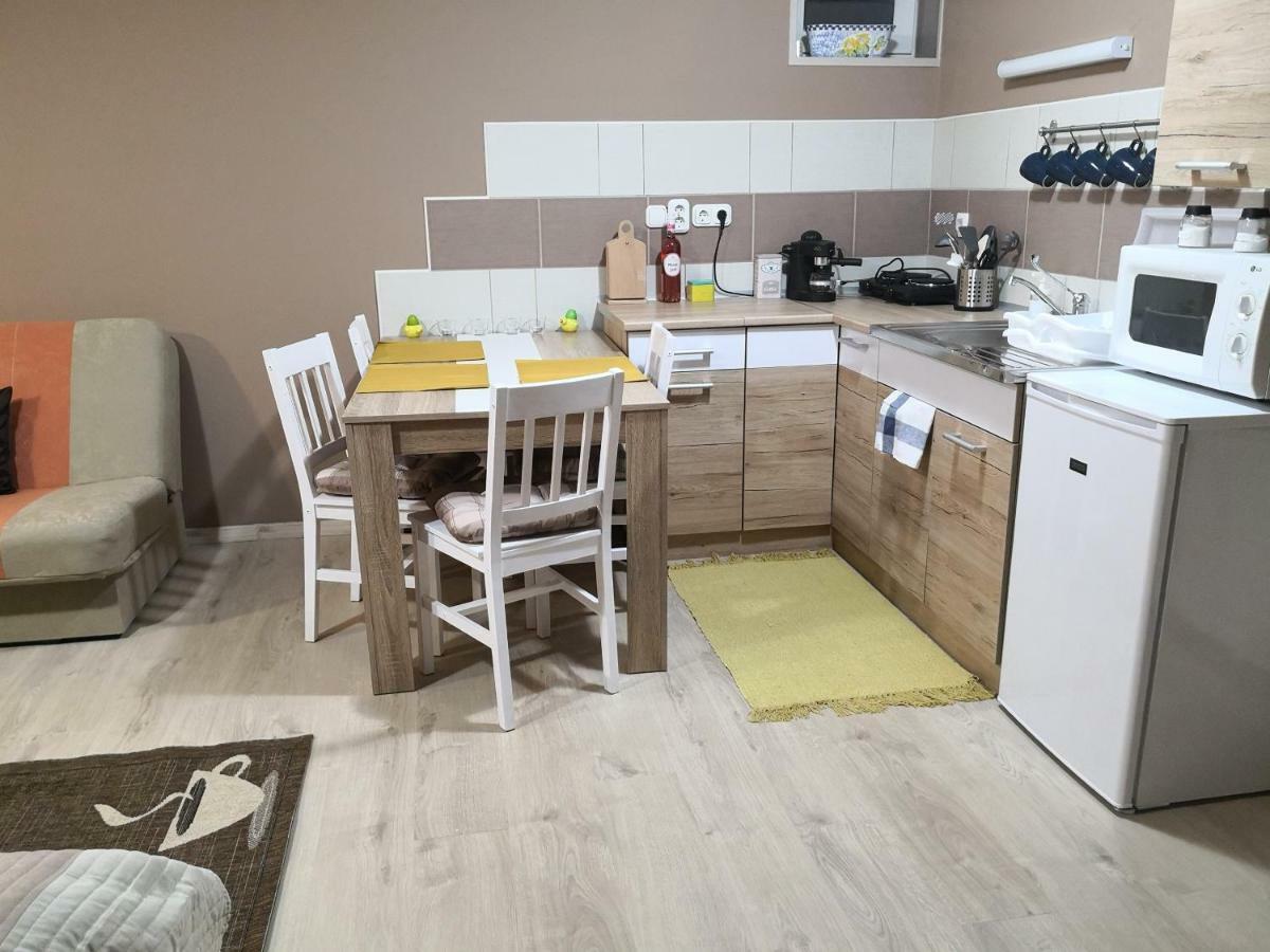 Berc Apartman Egerszalók Buitenkant foto